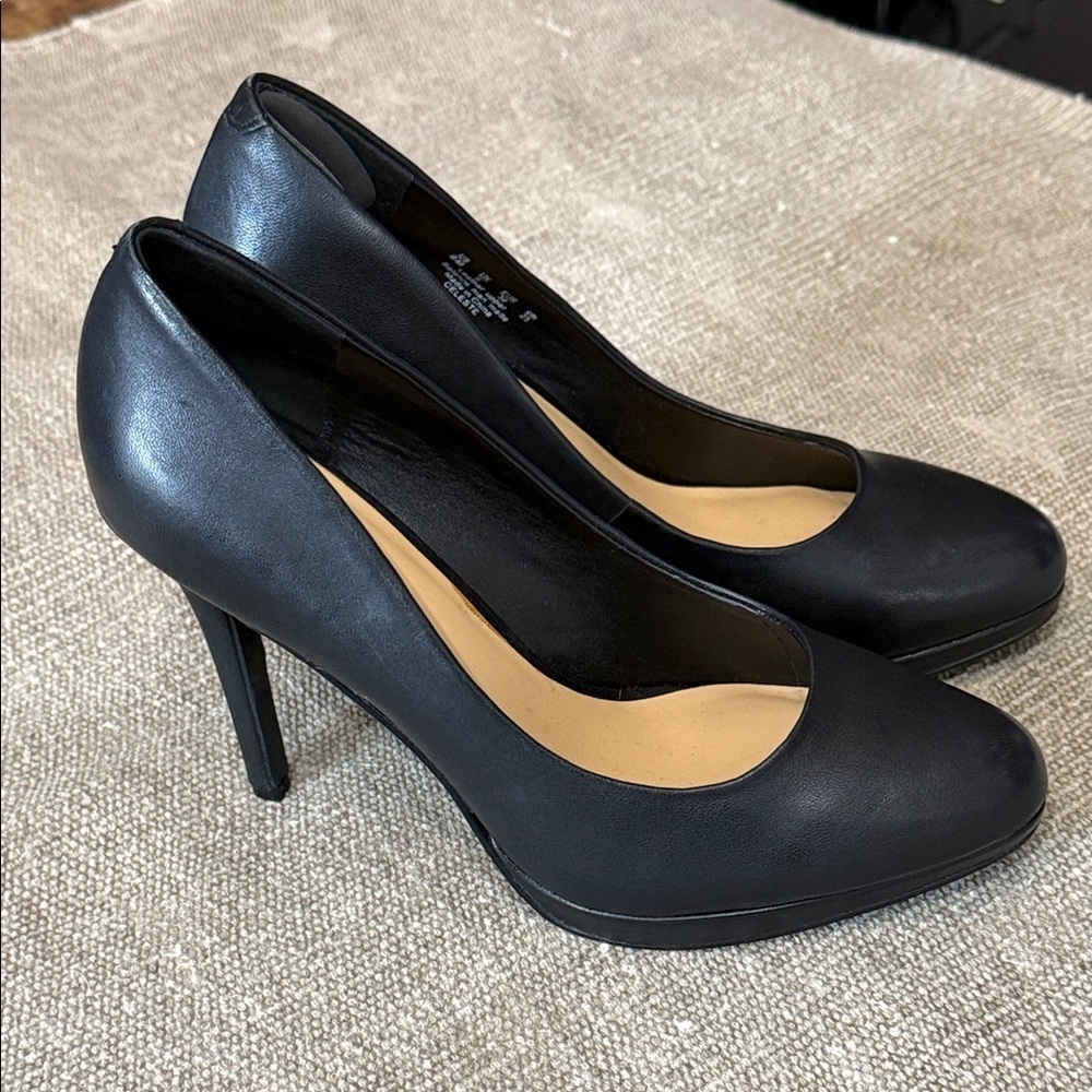 BLEEKER AND BOND Celeste Classic Black Leather Heels Pumps Size 8